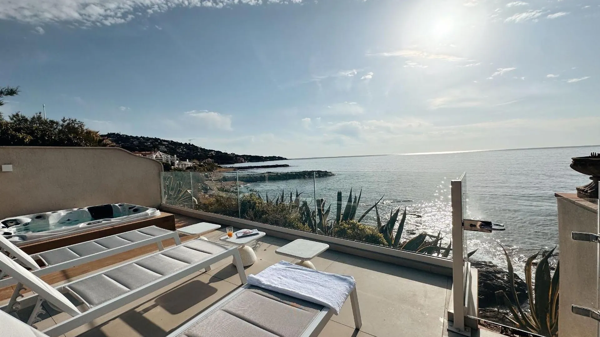 Villa La Corniche Pieds Dans L Eau Les Issambres