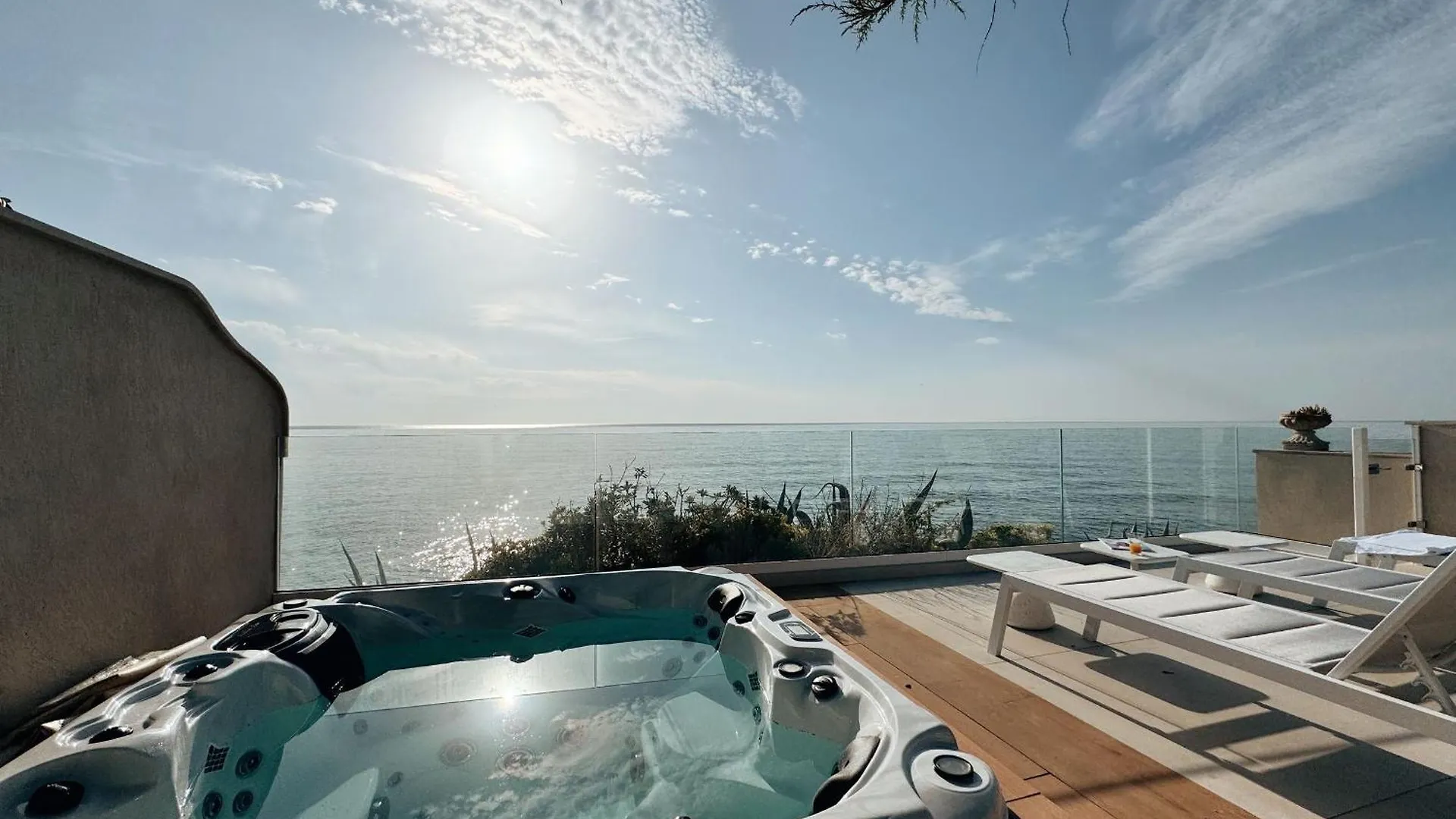 Villa La Corniche Pieds Dans L Eau Les Issambres